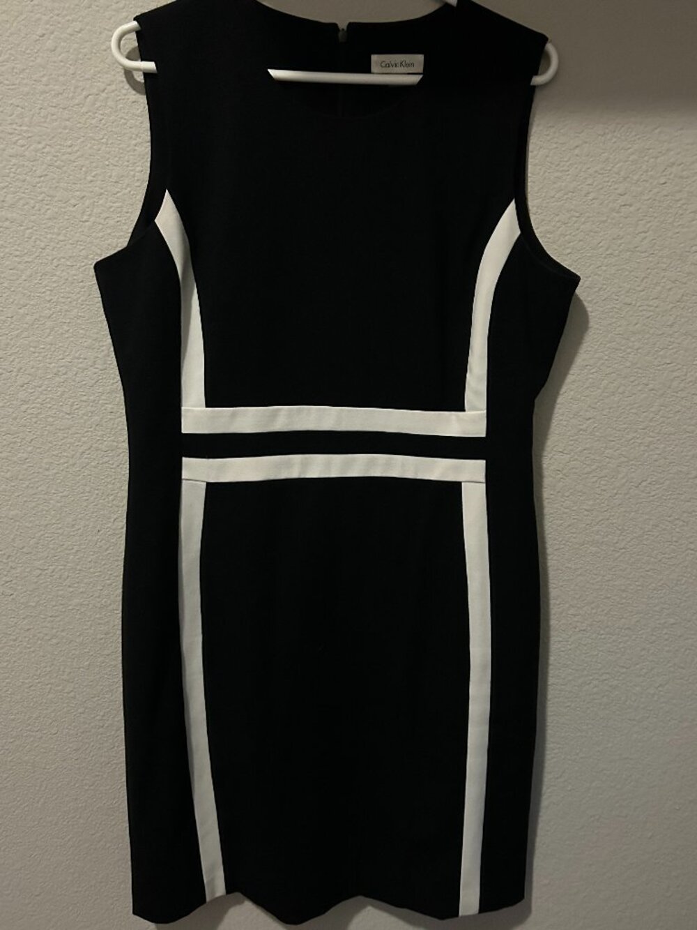 Calvin Klein Sleeveless Colorblock Sheath Dress – Size 14